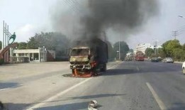 自燃农用车爆料视频播放,视频揭秘事故全过程