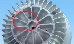 铝压铸爆料饼怎么做视频,铝压铸爆料饼制作视频教程